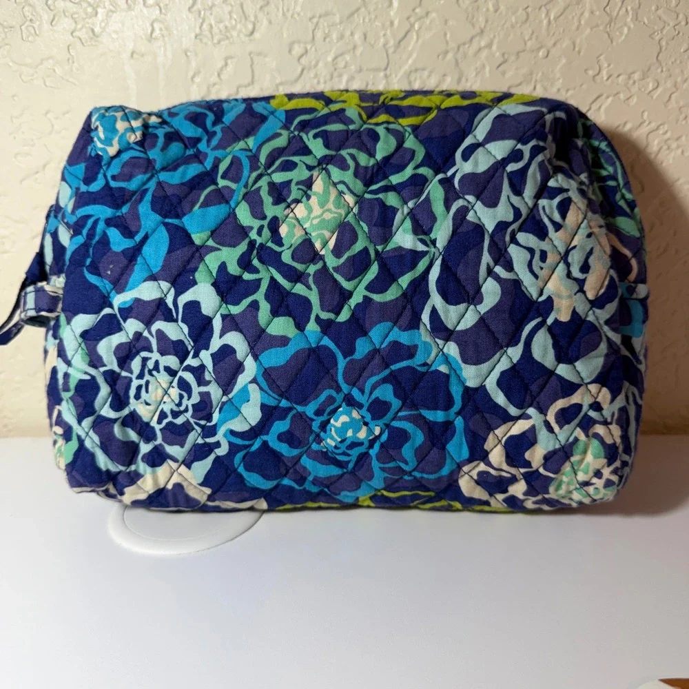 Vera Bradley Katalina Blues Quilted Cotton Cosmetic Makeup Bag Blue Green Floral